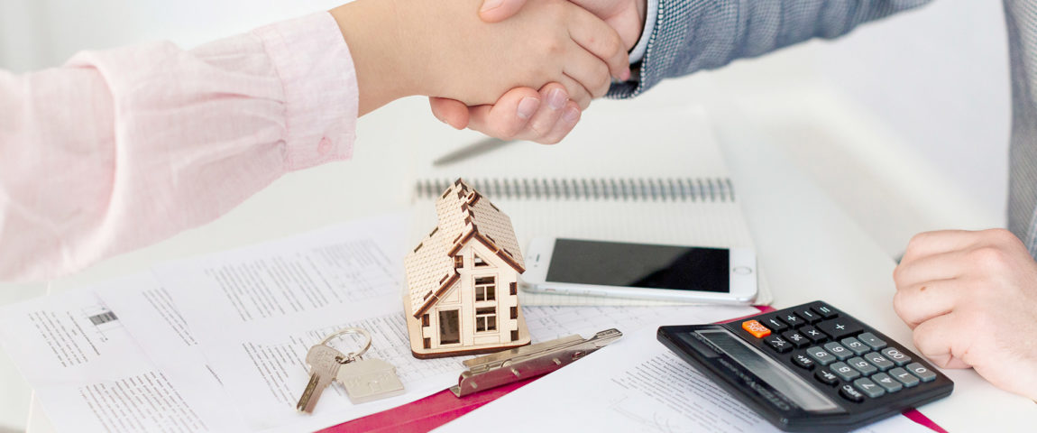 realtor-and-client-shaking-hands